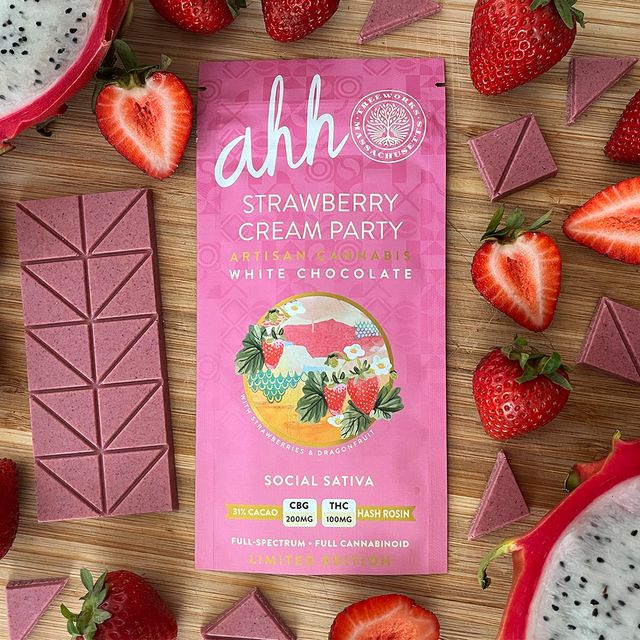 Strawberry Cream Party White 2:1 Ahh Moments
