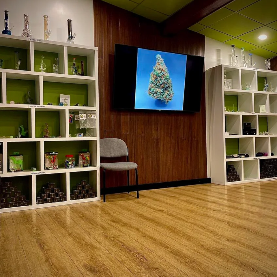 Store Image 4