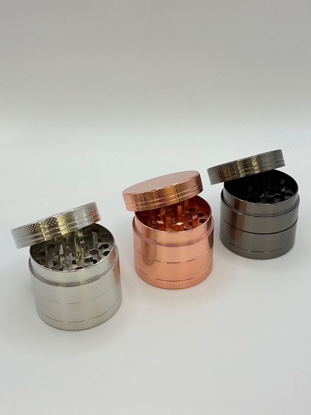 4-piece Black Metal Grinder Blossom Flower