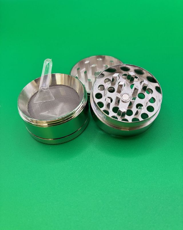 4-piece Silver Metal Grinder Blossom Flower