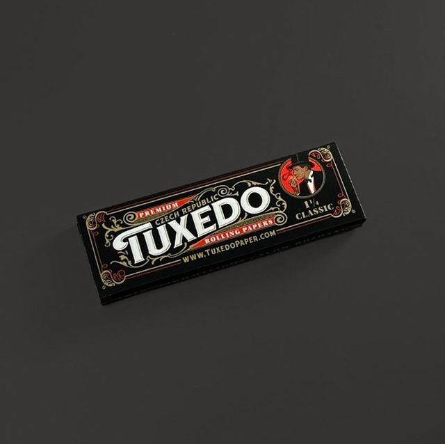 1 1/4 Classic Rolling Papers Tuxedo
