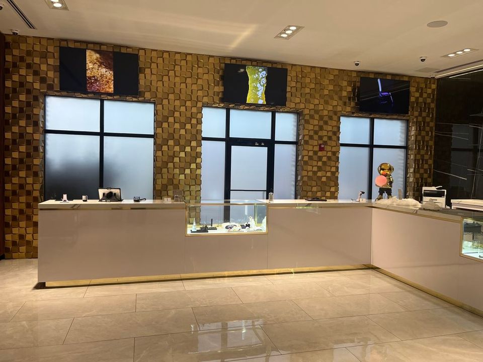 Storefront 4