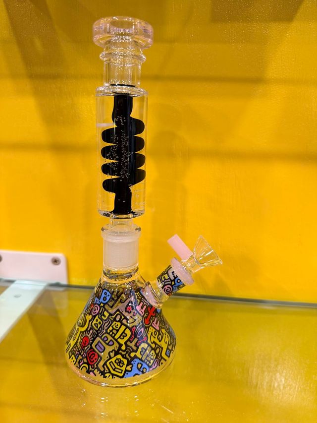 GLASS WATER PIPE ARTIST MADE HighGarden